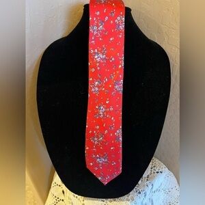 Roundtree & Yorke Tie 100% Silk Men's Red Floral Necktie